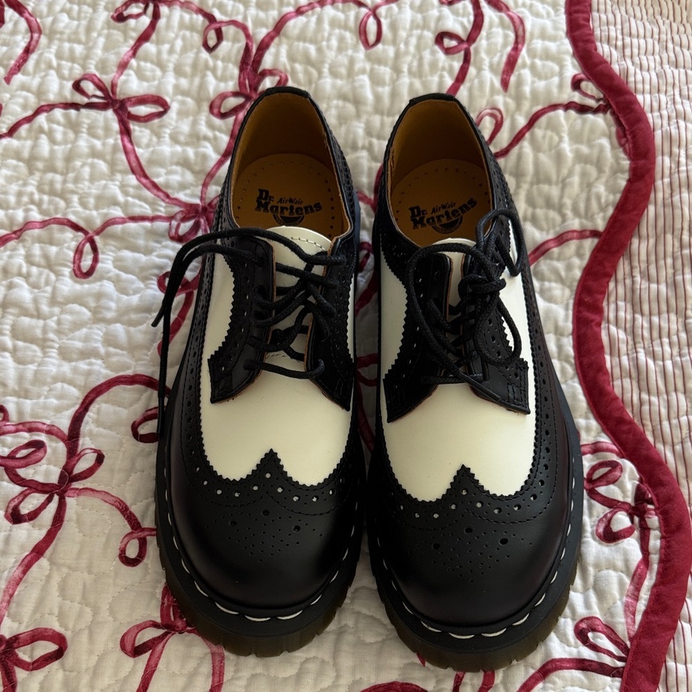 Dr. Martens 3989 Brogue white and Cream Shoes